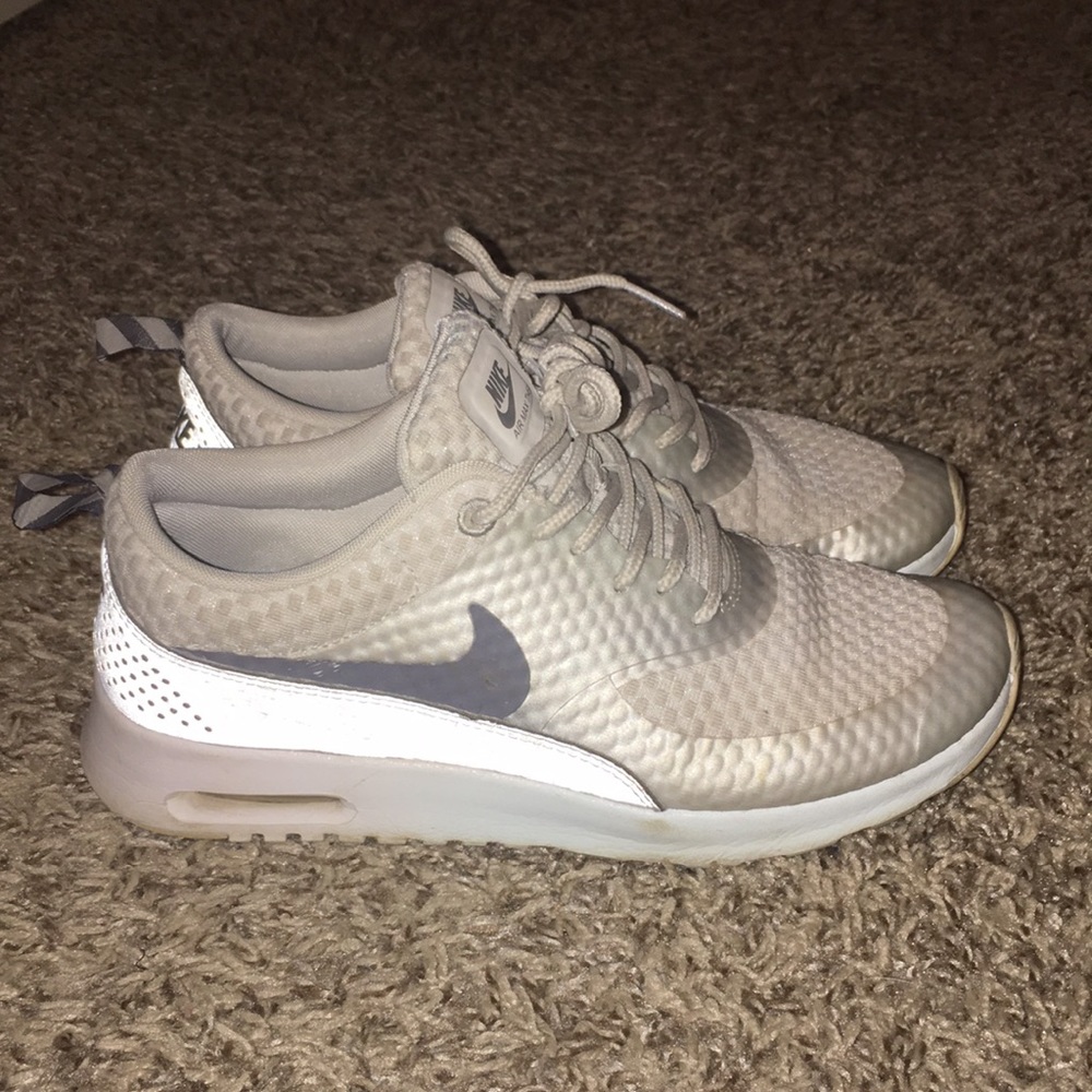 Silver Nike air max Thea